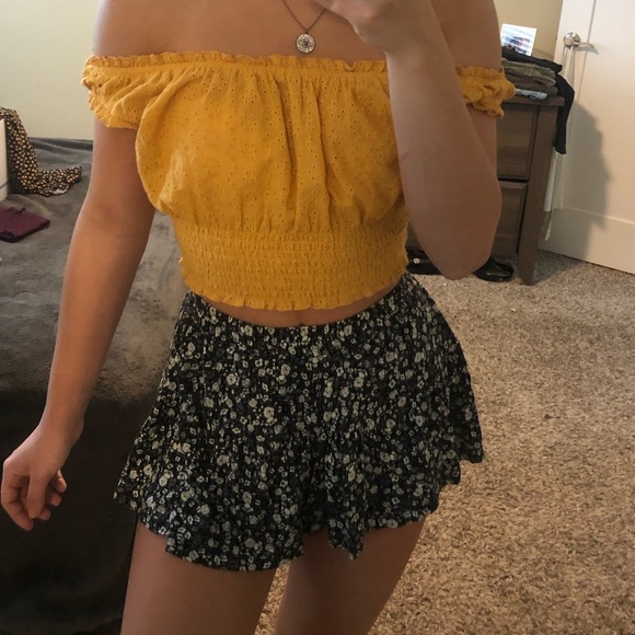Yellow off the shoulder crop top - Picture 2 of 3